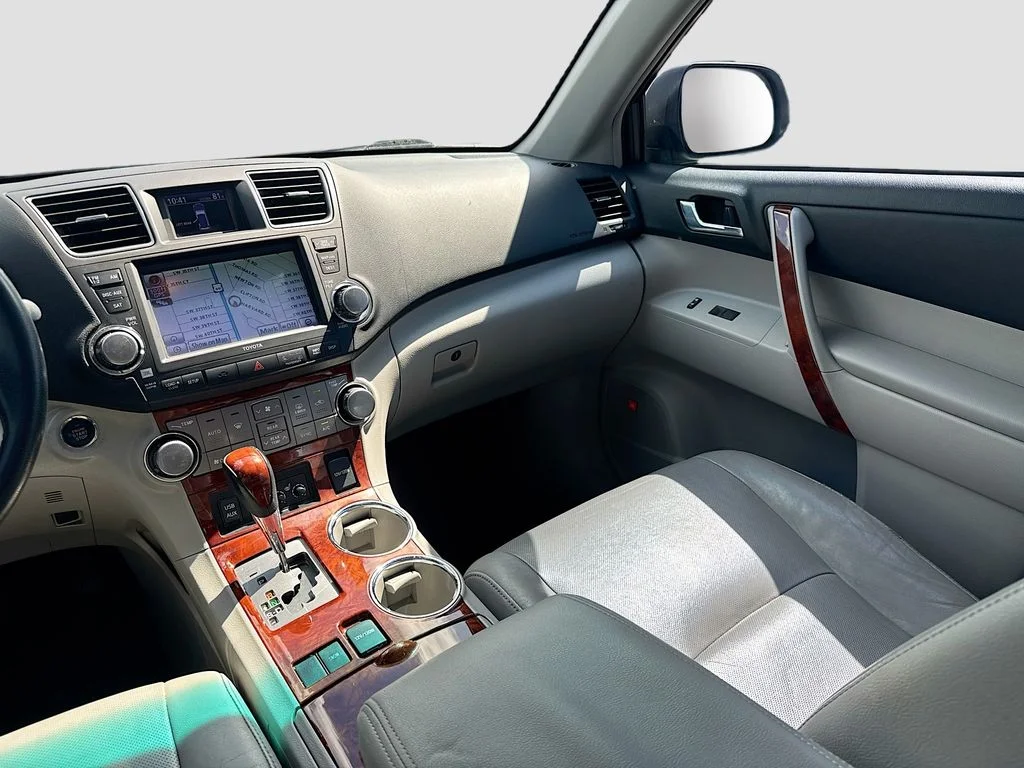 Used 2012 Silver Toyota Limited image 25