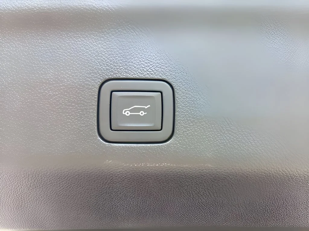 Used 2023 Onyx Black GMC Denali Ultimate image 34