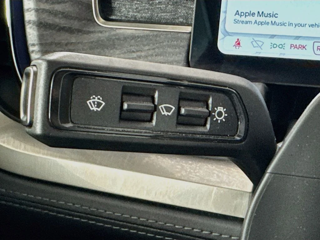 Used 2022 Glacier White Rivian Adventure image 13