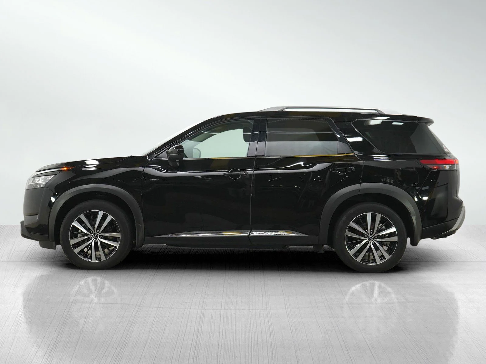 Used 2024 Nissan Pathfinder Platinum with VIN 5N1DR3DF8RC243828 for sale in Burnsville, Minnesota