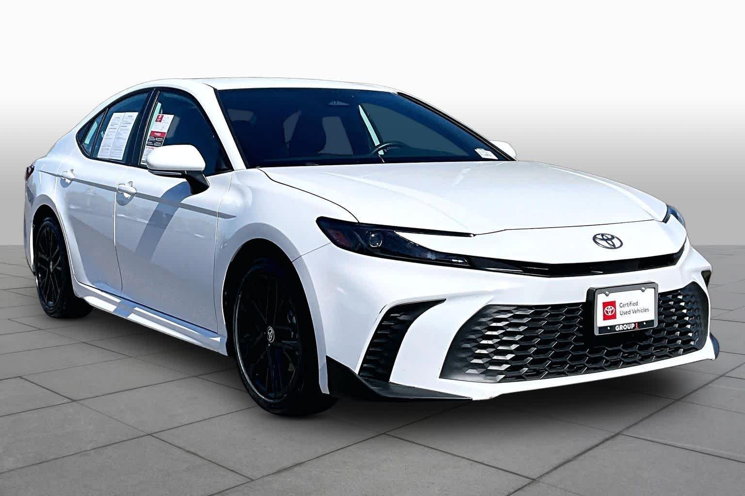Certified Used 2025 Ice Cap Toyota SE image 2