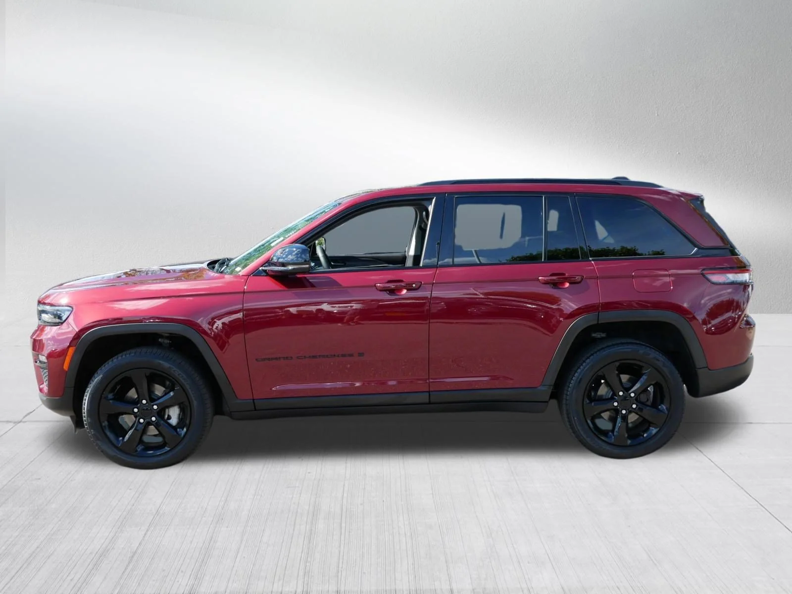 Used 2023 Velvet Red Pearlcoat Jeep Limited image 4