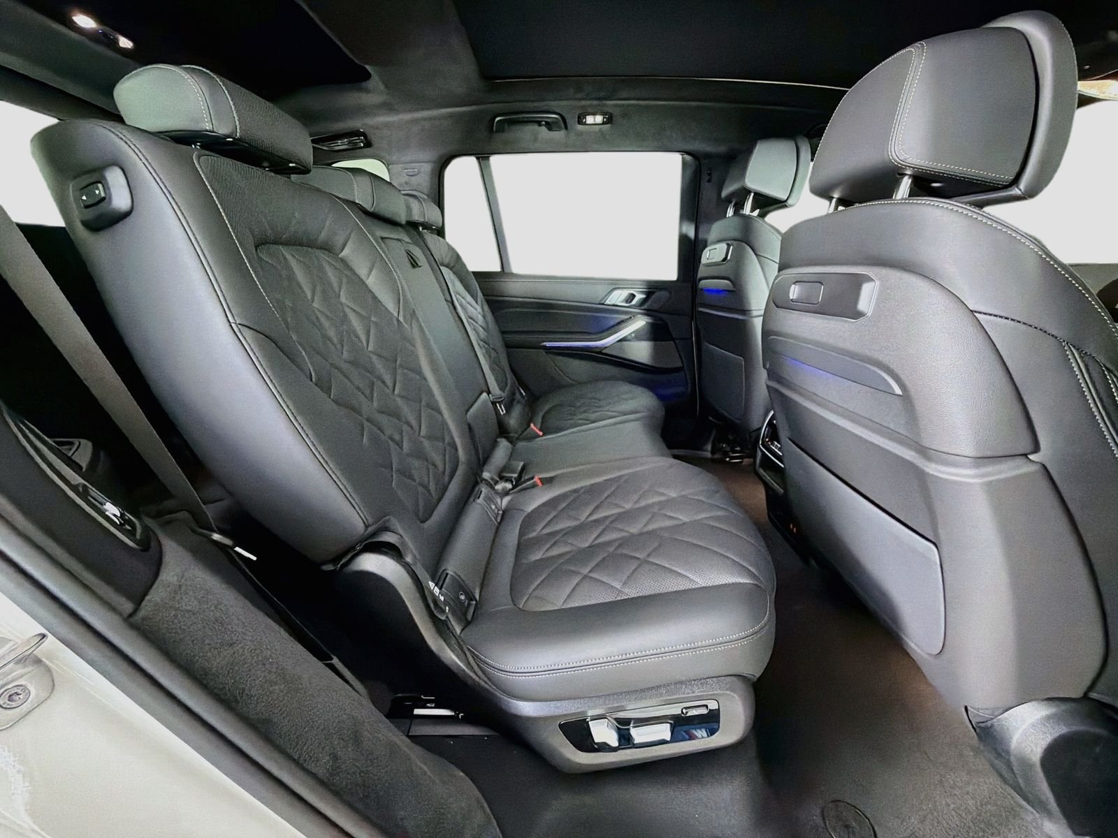 New 2027 Mineral White Metallic BMW xDrive40i image 30