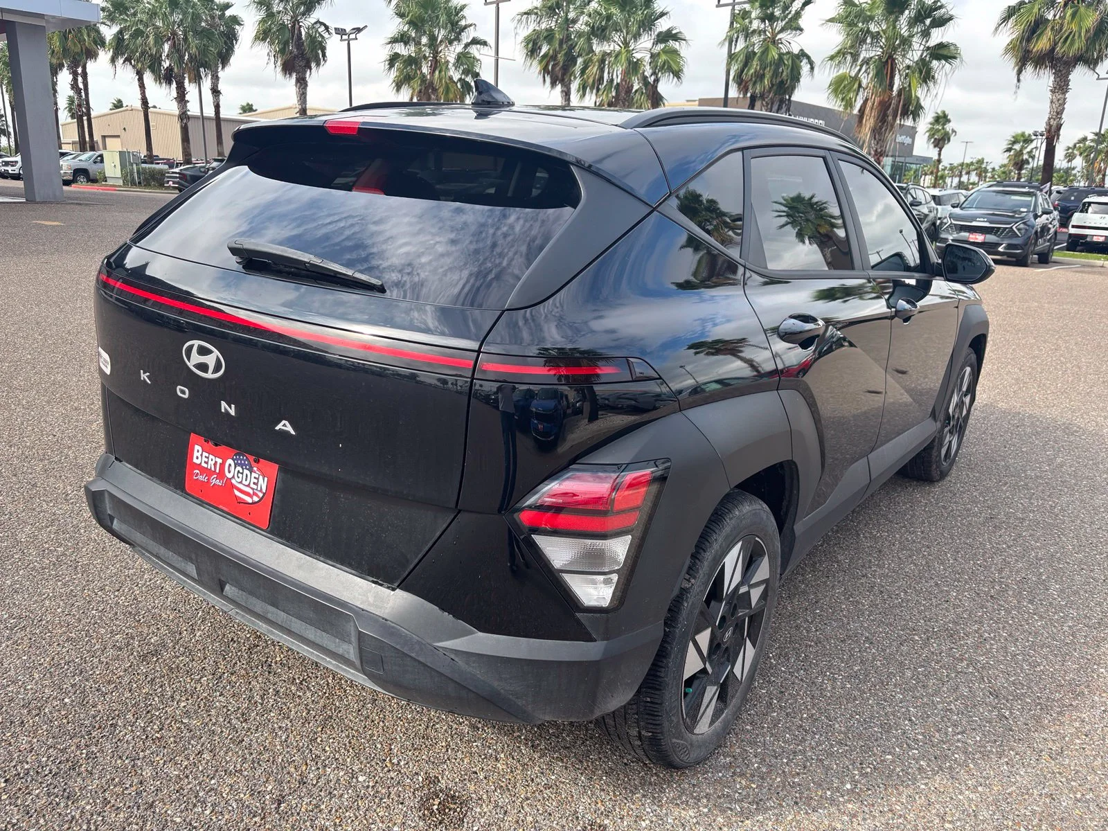 Used 2024 Black Hyundai SEL image 5