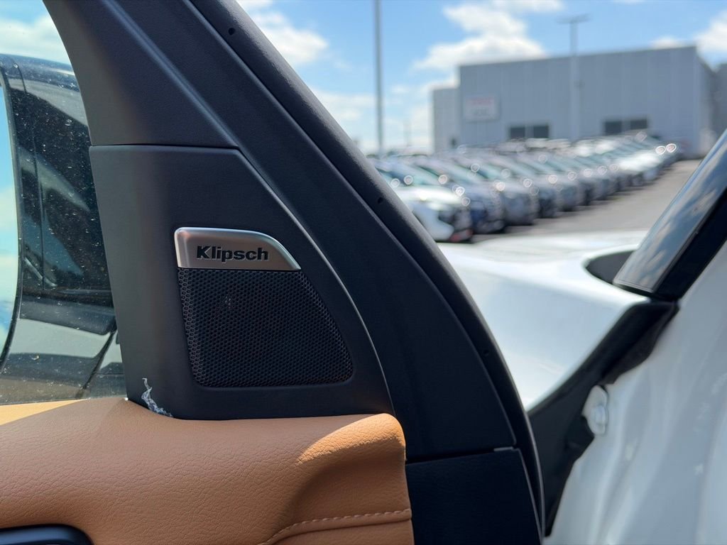 New 2026 Everest White TriCoat Nissan Platinum Reserve image 13