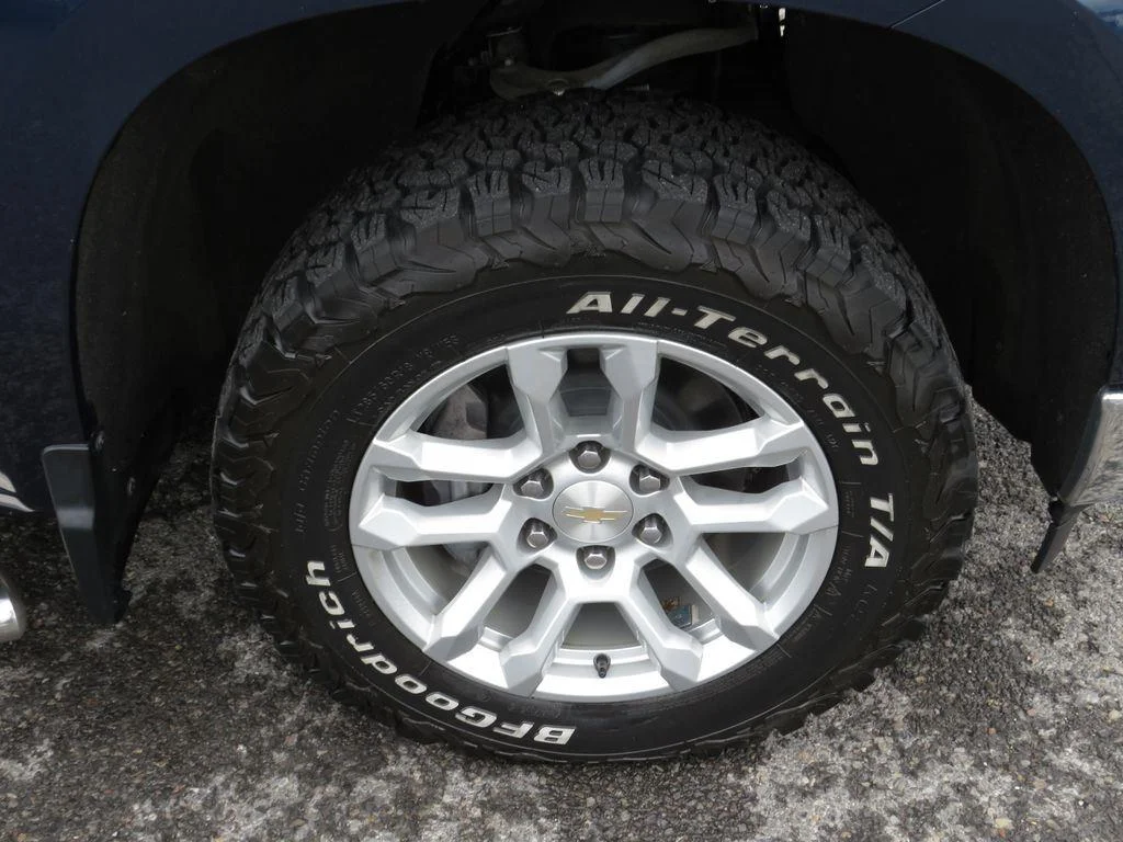 Used 2022 Blue Metallic Chevrolet LT image 15