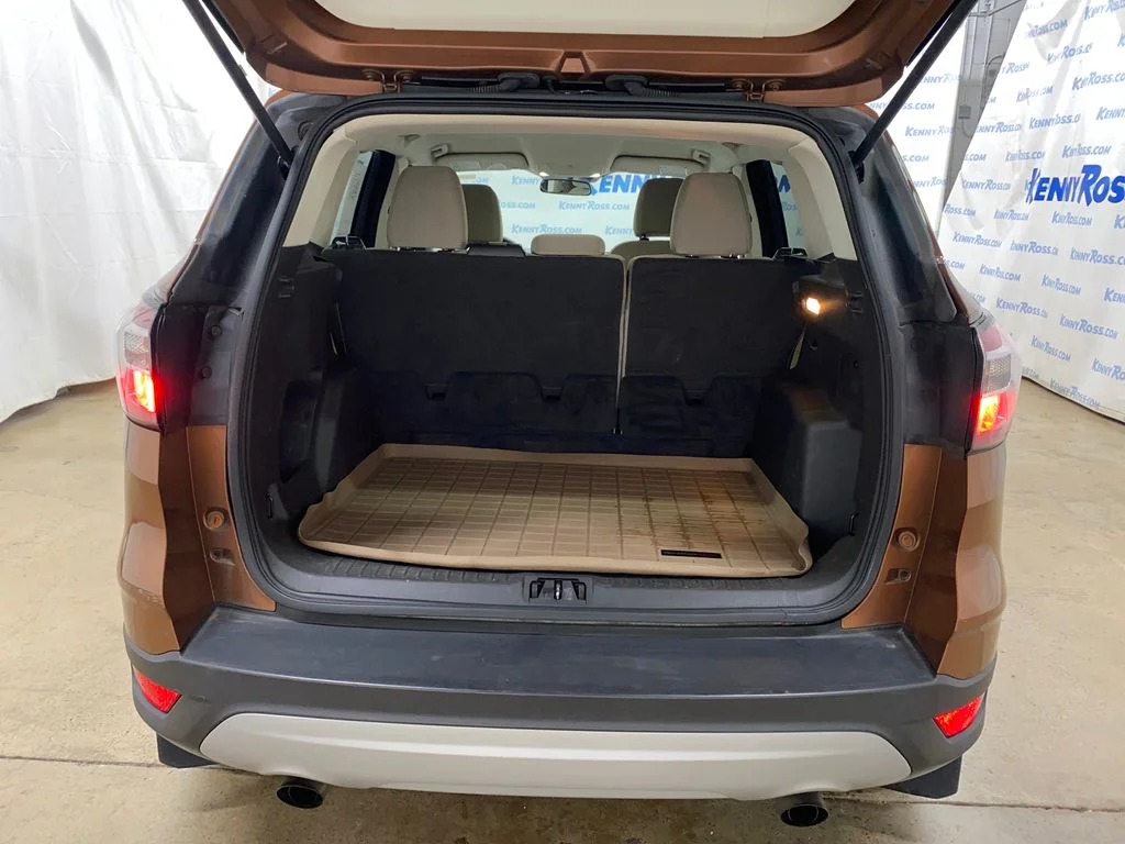 Used 2017 Red Ford SE image 14