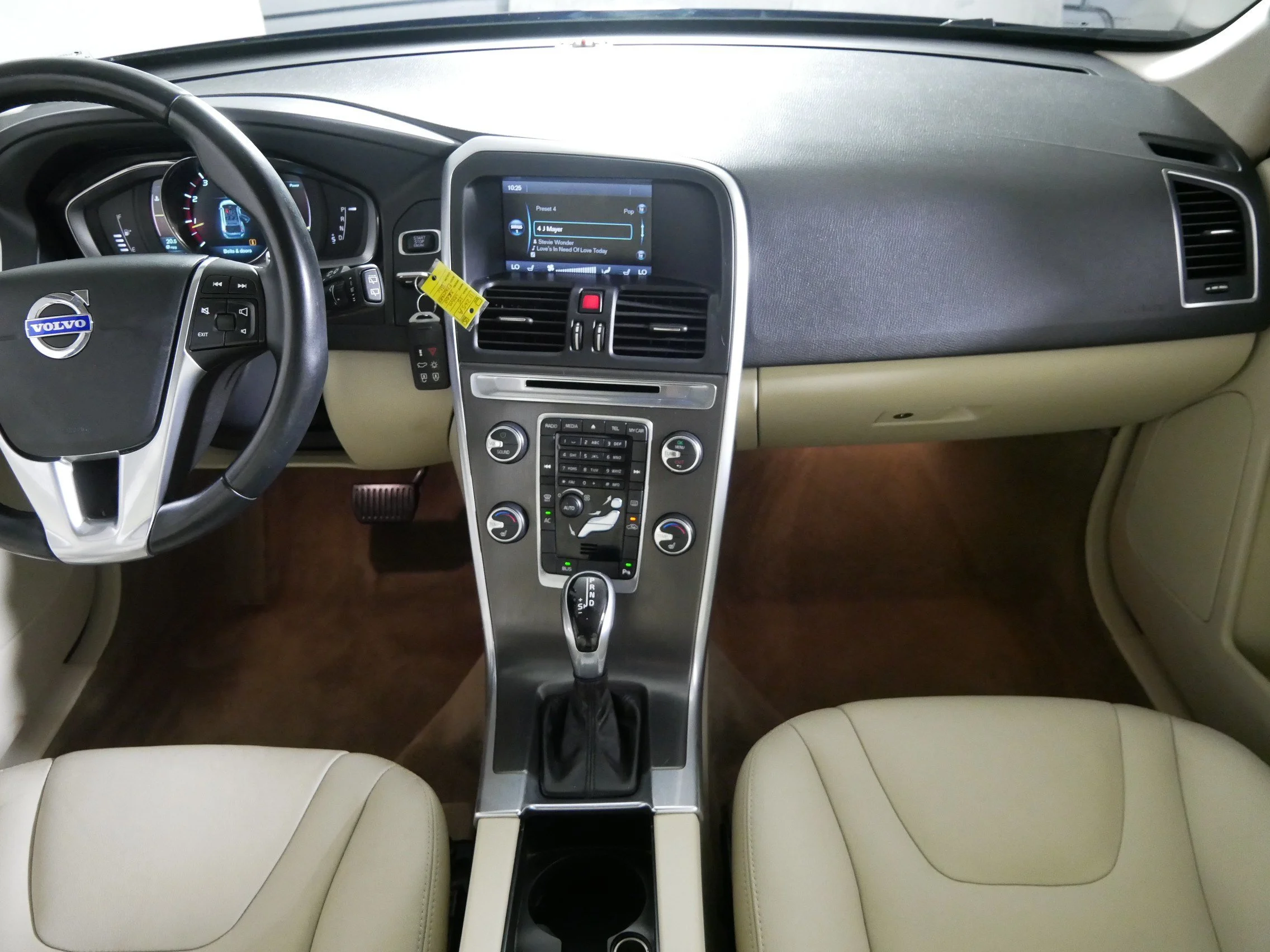 Used 2015 Caspian Blue Metallic Volvo T6 image 10