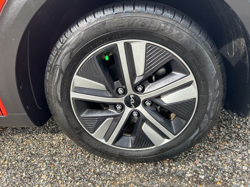 Used 2022 Orange Kia LXS image 26