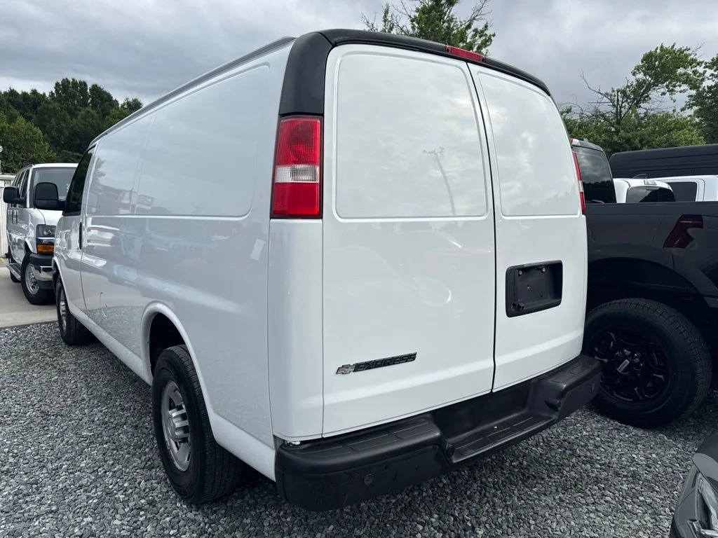 Used 2017 White Chevrolet Work Van image 4