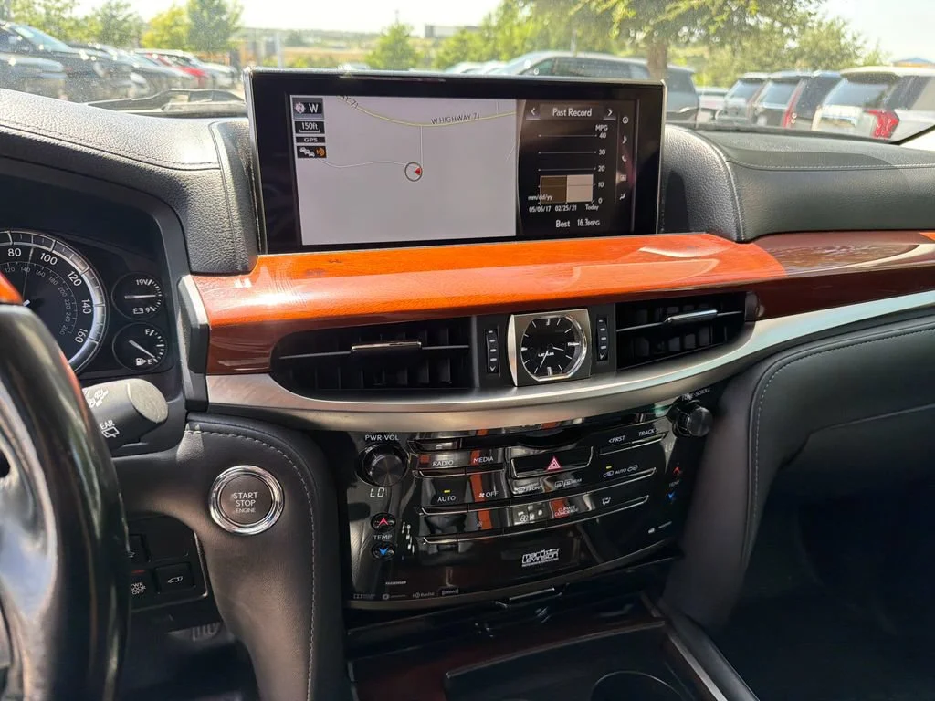 Used 2017  Lexus LX 570 image 29