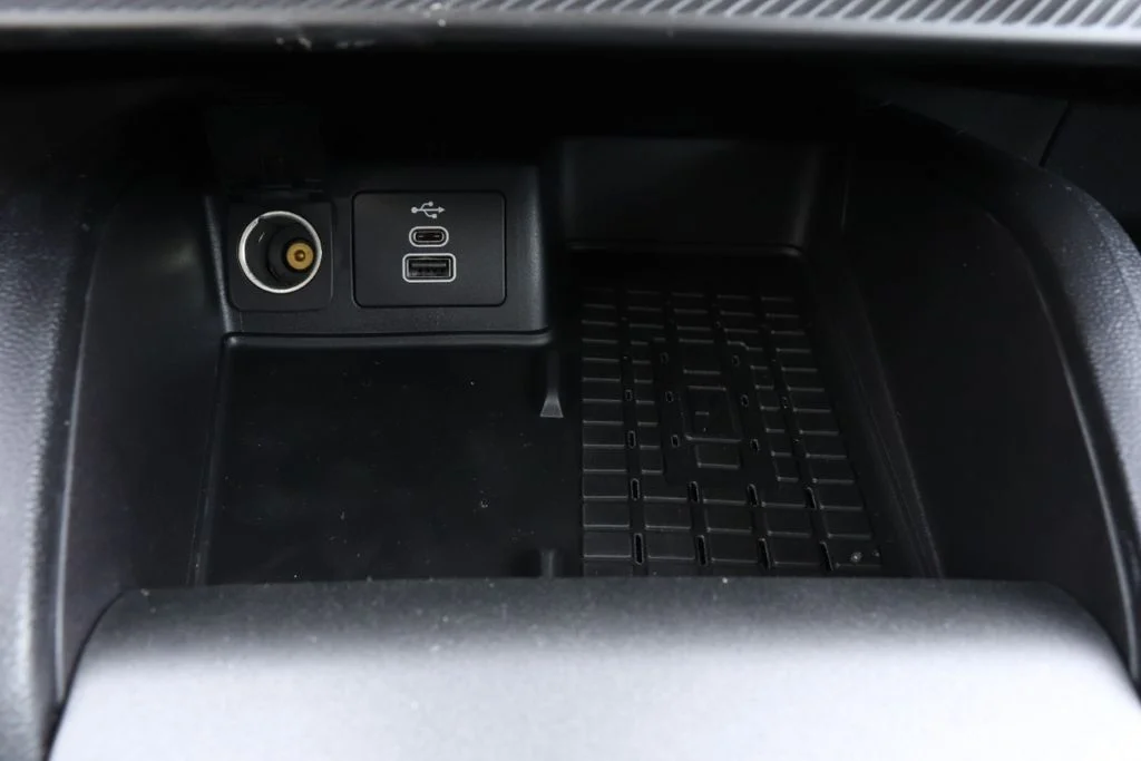 New 2025 Carbonized Gray Metallic Ford Outer Banks® image 22