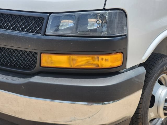 New 2026 Summit White Chevrolet 1WT image 15
