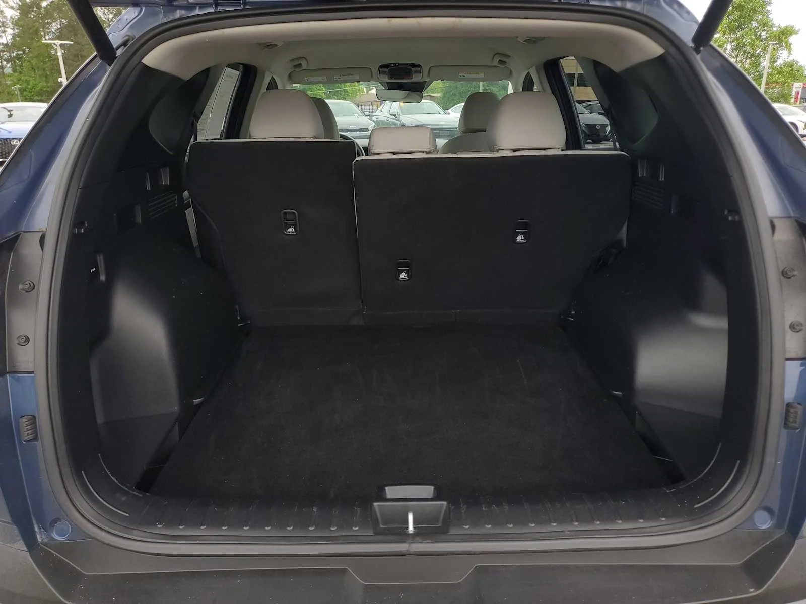 Used 2025 Atlantis Blue Hyundai SEL image 9