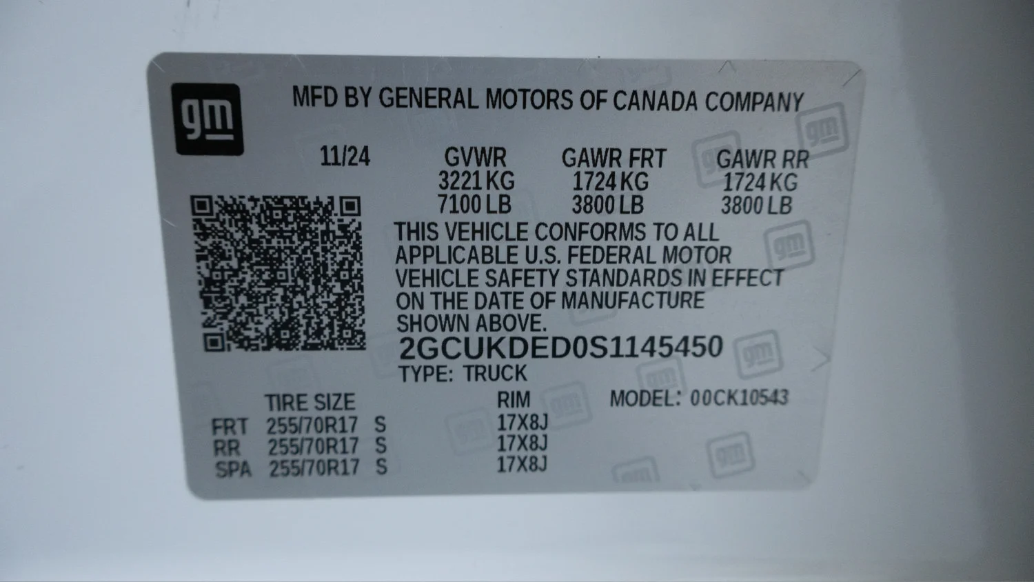 Used 2025 Summit White Chevrolet LT image 23