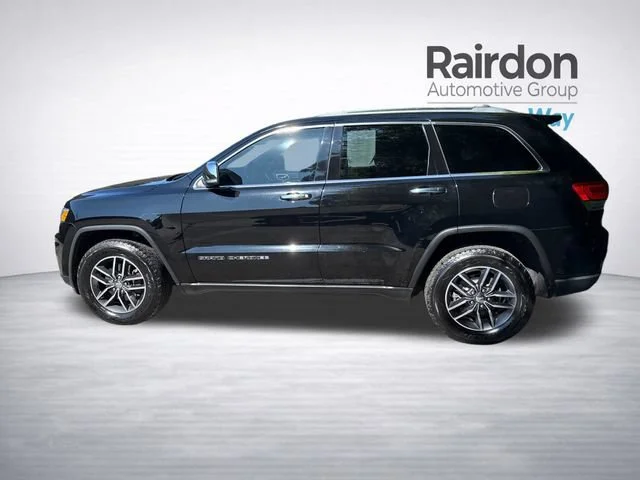 Used 2017 Diamond Black Crystal Pearlcoat Jeep Limited image 4