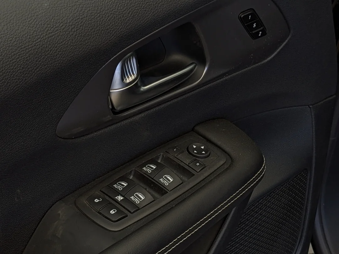 New 2026 Black Chrysler Select - - FWD - 360 Camera - FAV Edition - Power Liftgate - Remote Start & More! image 12