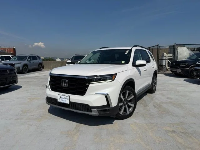 Used 2023 White Honda Touring image 1