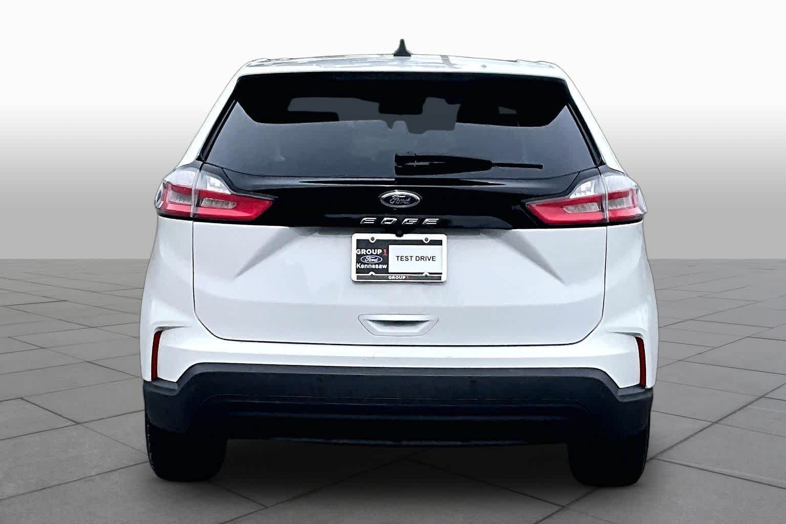 Used 2021 Oxford White Ford SE image 5