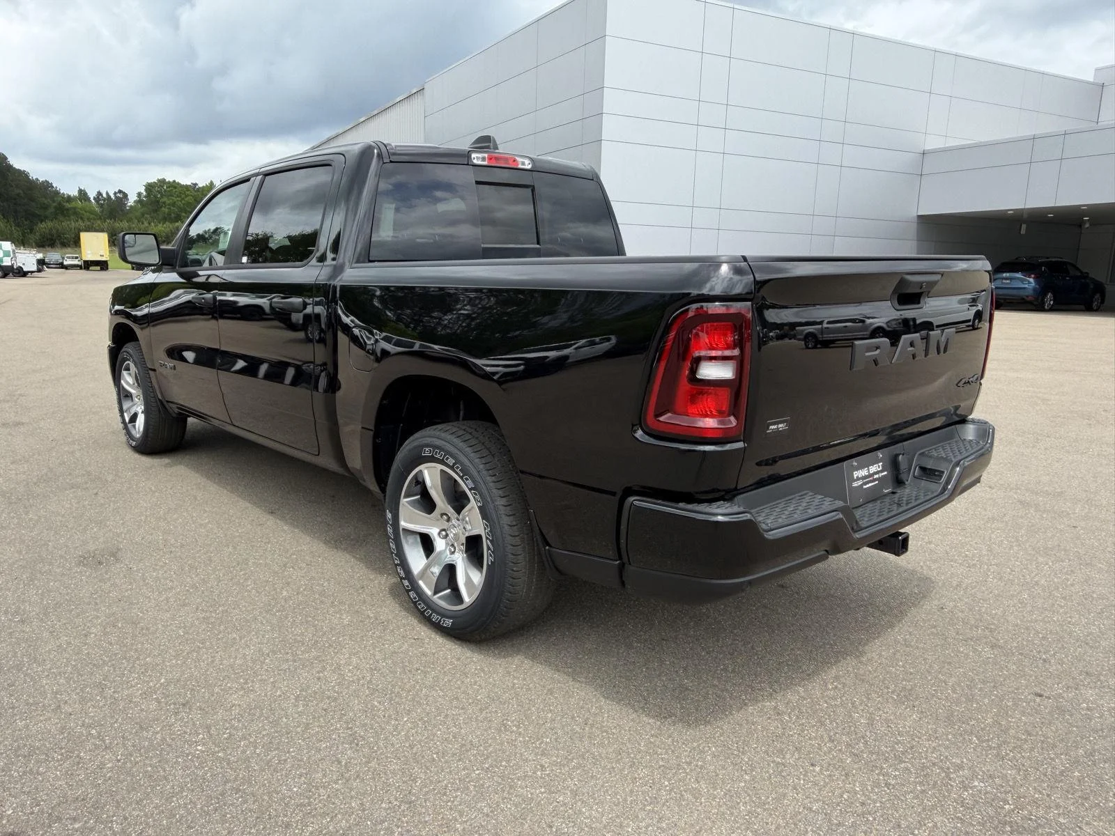 New 2026 Diamond Black Crystal Pearl-Coat Exterior Paint RAM Express image 4