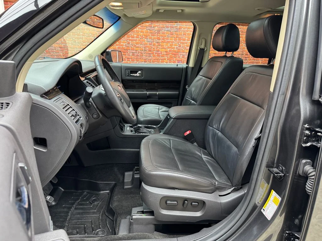 Used 2019 Magnetic Ford SEL image 24