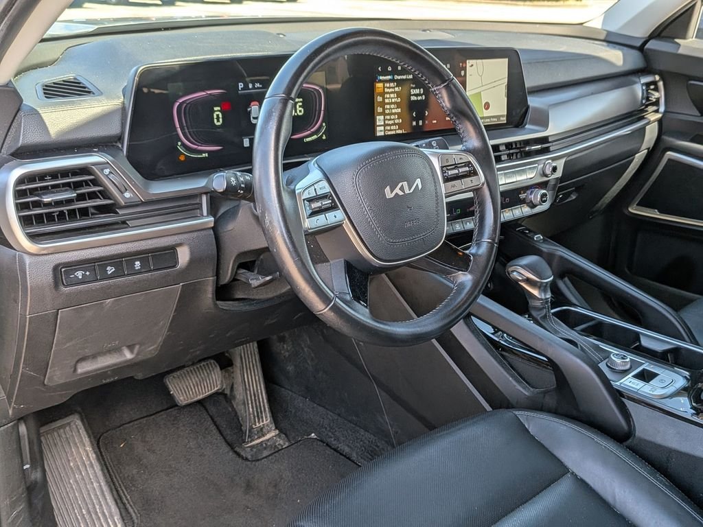 Used 2023 Silver Kia S image 31