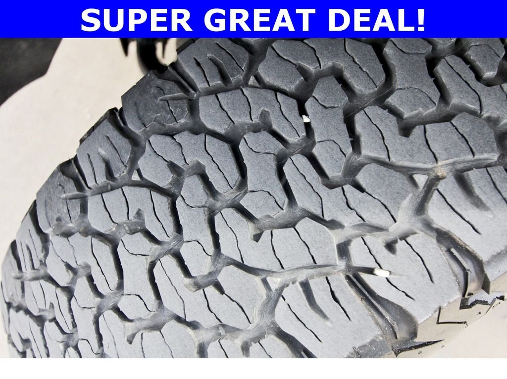 Used 2021 Black Chevrolet Z71 image 32
