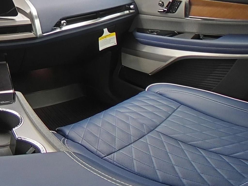 2026 Cadillac VISTIQ Premium Luxury - Photo 14