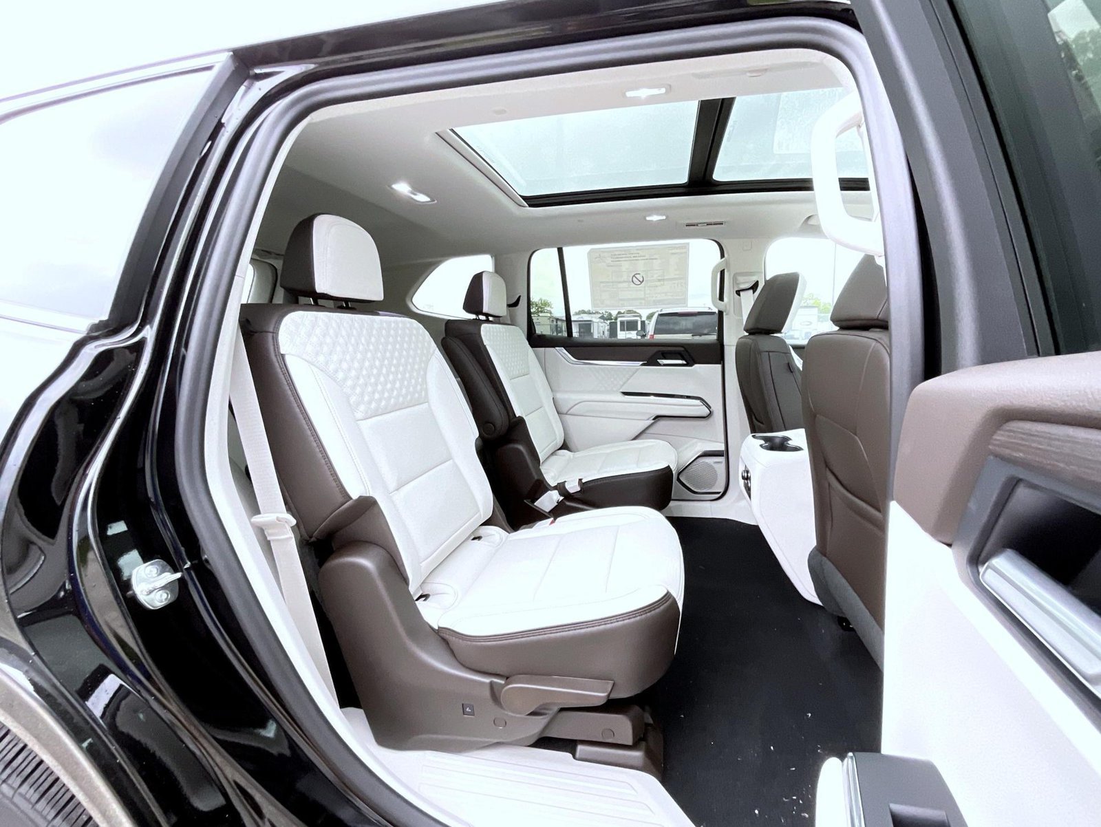 2027 GMC Acadia Denali - Photo 18