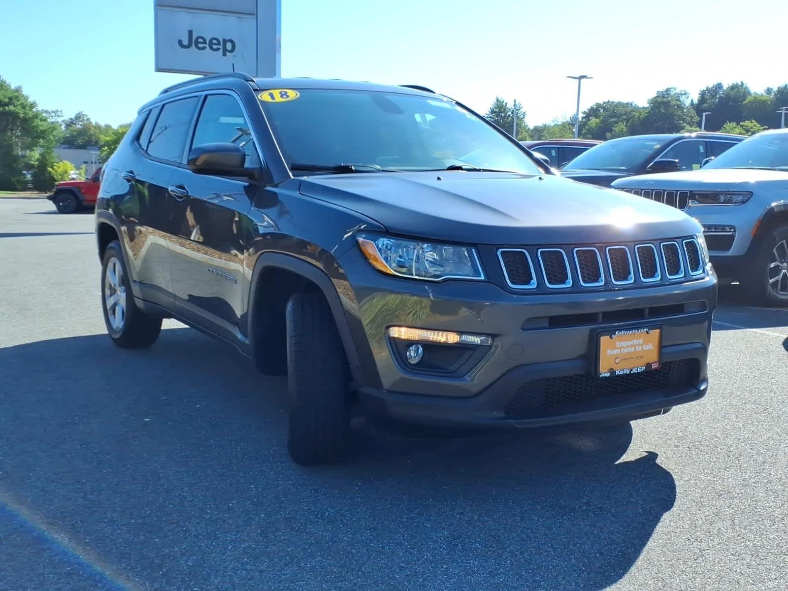 Certified Used 2018 Granite Crystal Met. Clear Coat Jeep Latitude image 5