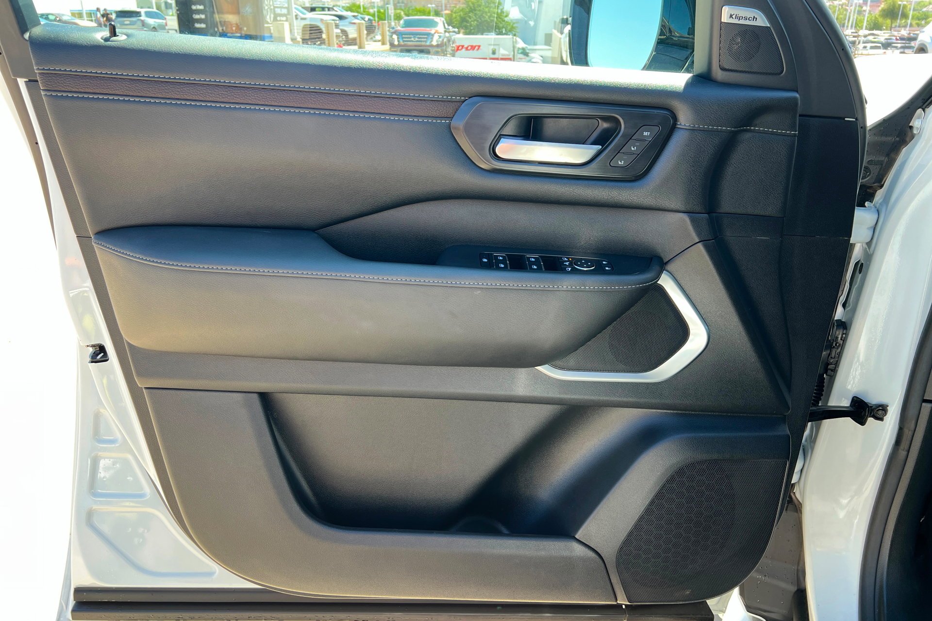 2025 Nissan Armada Platinum Reserve - Photo 15
