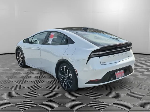 New 2026 Wind Chill Pearl <sup>1</sup> Toyota  XSE Premium image 3