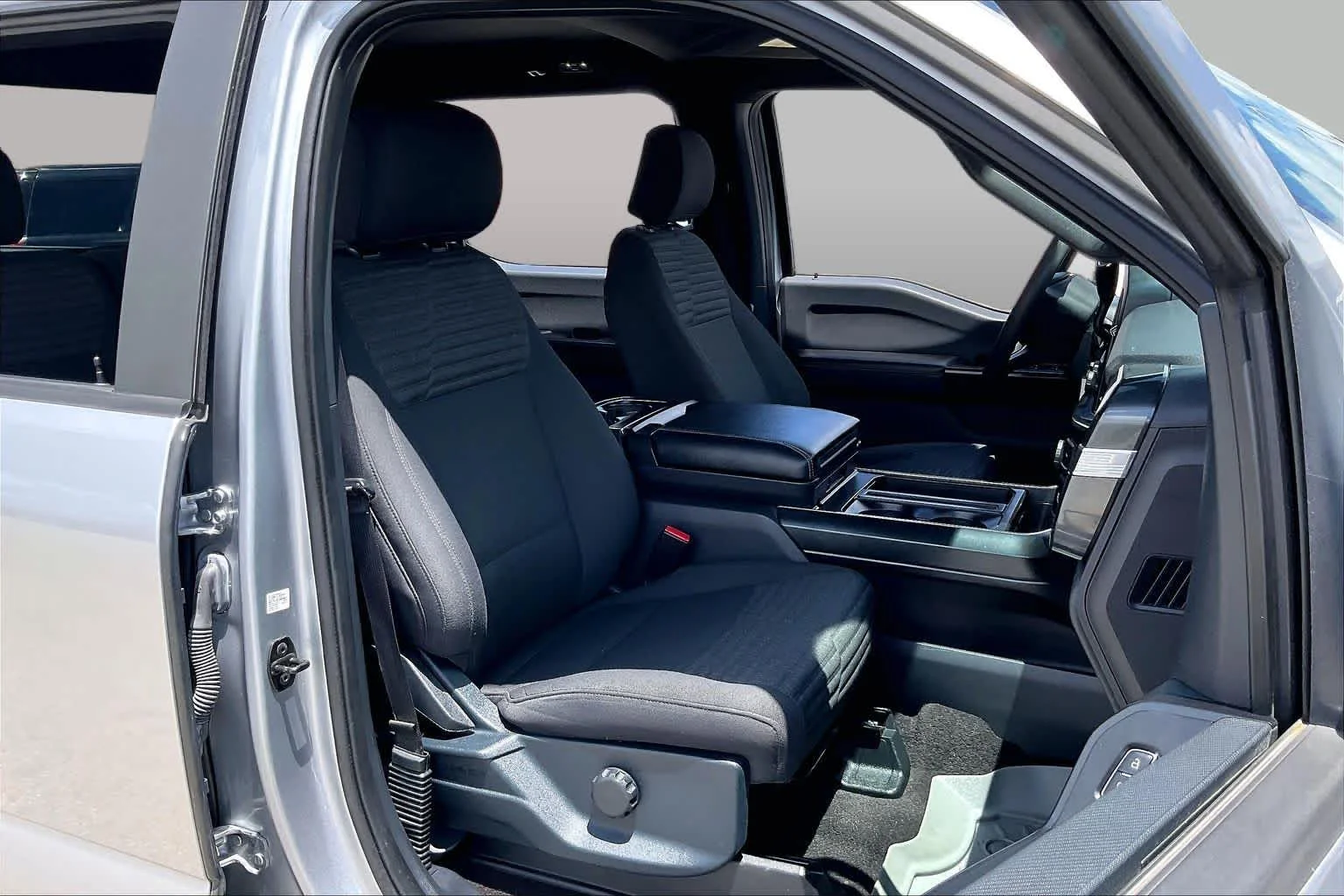 Used 2021 Iconic Silver Ford XL image 9