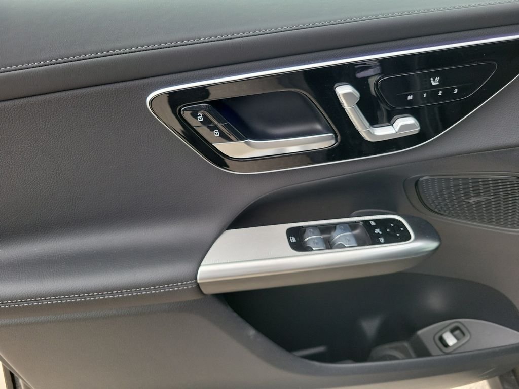 New 2027 Black Mercedes-Benz GLC 300 image 17