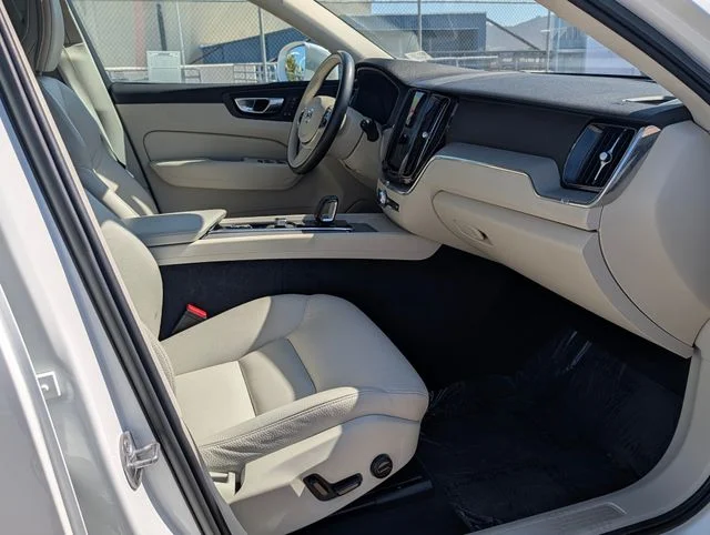 2023 Volvo XC60 Plus - Photo 9