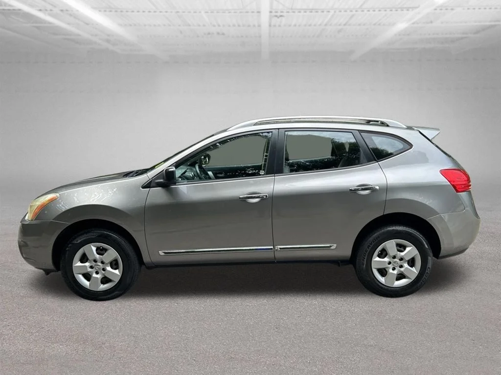 Used 2015 Gray Nissan S image 2