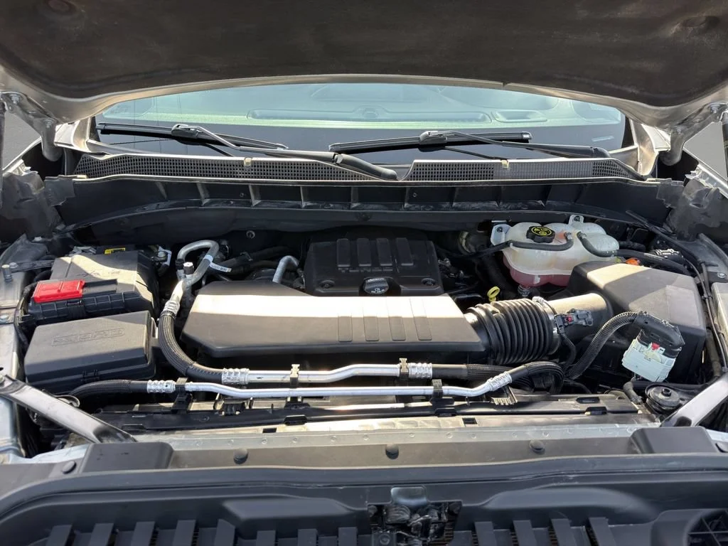 Used 2023 STERLING GRAY METALLIC Chevrolet Custom image 21