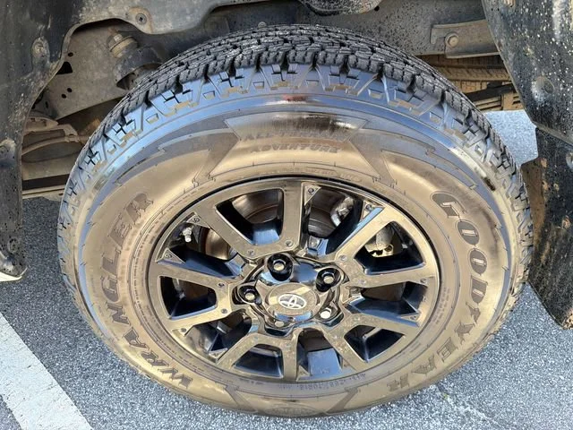 Used 2021 White Toyota SR5 image 19