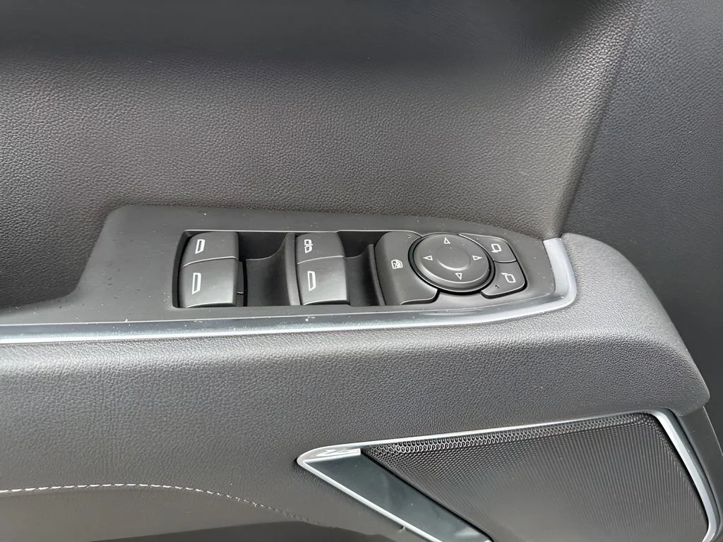 Used 2026 Summit White Chevrolet RST image 28