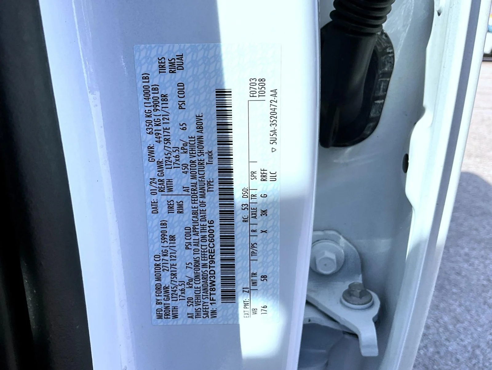 Used 2024 White Ford Lariat image 27