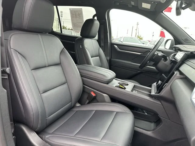 Used 2024 Silver GMC Elevation image 27