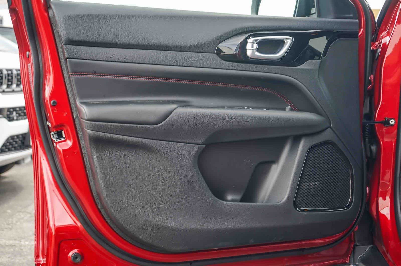 New 2026 Red Hot Pearl-Coat Exterior Paint Jeep Trailhawk image 21