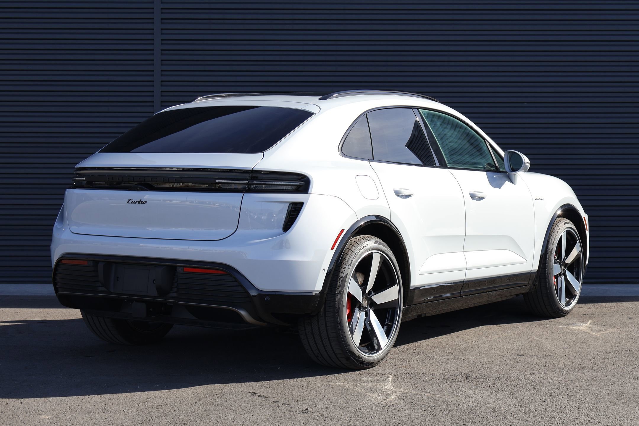 2026 Porsche Macan Turbo Electric - Photo 9