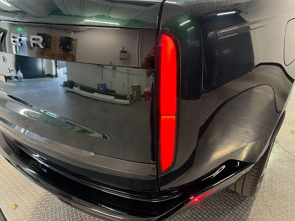 Certified Used 2025 British Racing Green SV Bespoke Ultra Met Gloss Land Rover Autobiography image 34