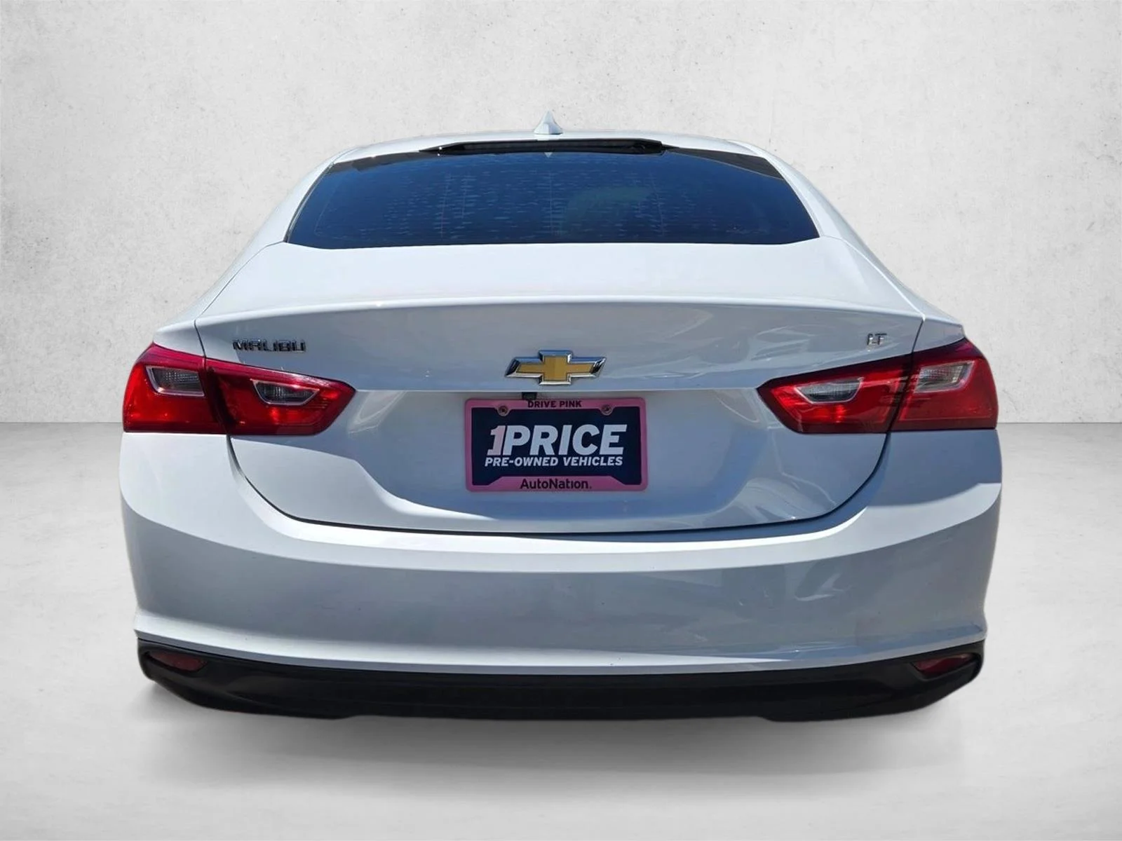 Used 2018 Summit White Chevrolet LT image 7