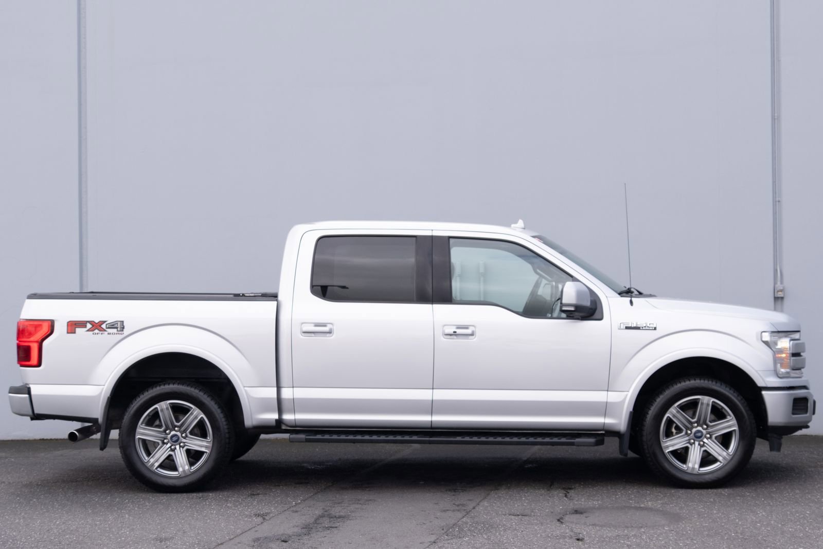 Used 2018  Ford Lariat image 26
