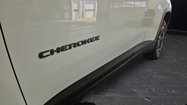 New 2026 Bright White Clear-Coat Exterior Paint Jeep Limited image 41