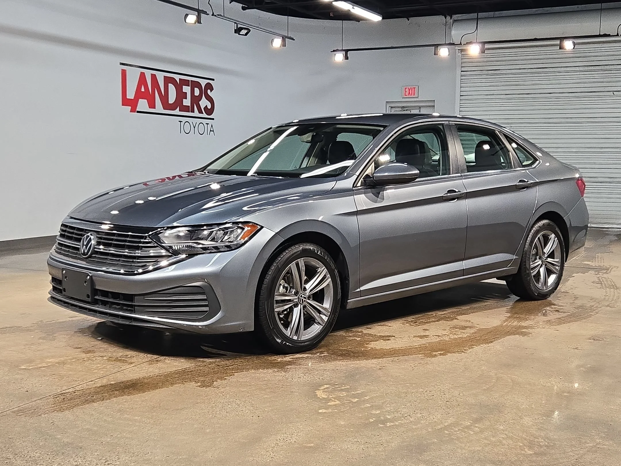 Used 2024 Platinum Gray Metallic Volkswagen SE image 3