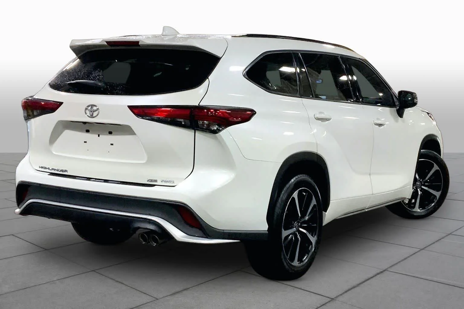 Used 2021 Blizzard Pearl Toyota XSE image 13