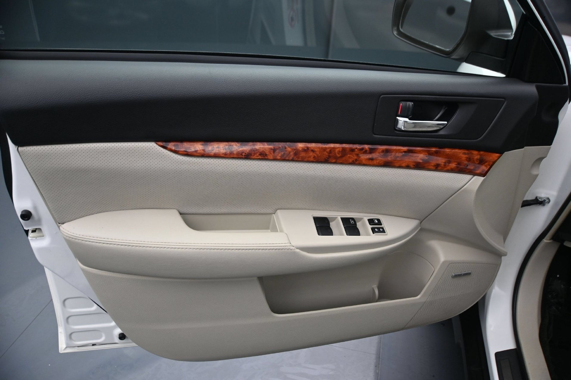Used 2012 Satin White Pearl Subaru 2.5i image 17